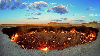 شعله‌های آتش گودال معروف به «دروازه جهنم» در ترکمنستان