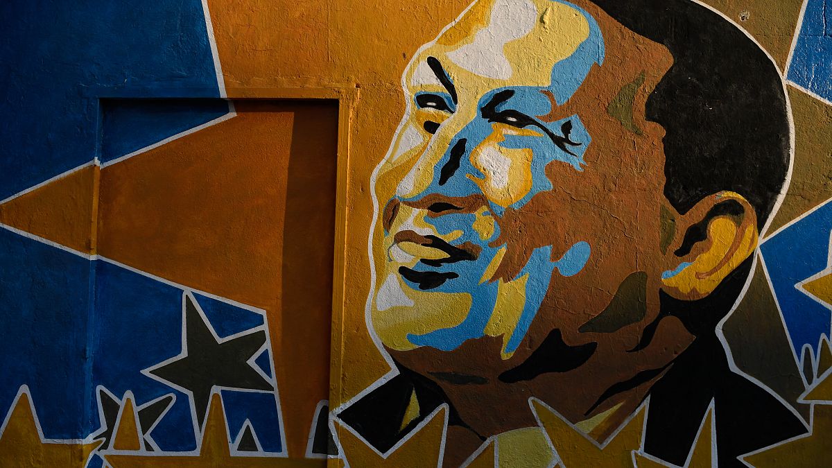 Mural con la imagen de Hugo Chávez en Barinas, estado escenario de una repetición electoral este 9 de enero de 2022
