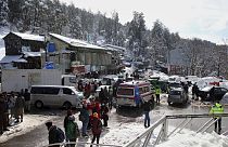 Turistas esperan a ser evacuados en Muree, Pakistán 9/1/2022