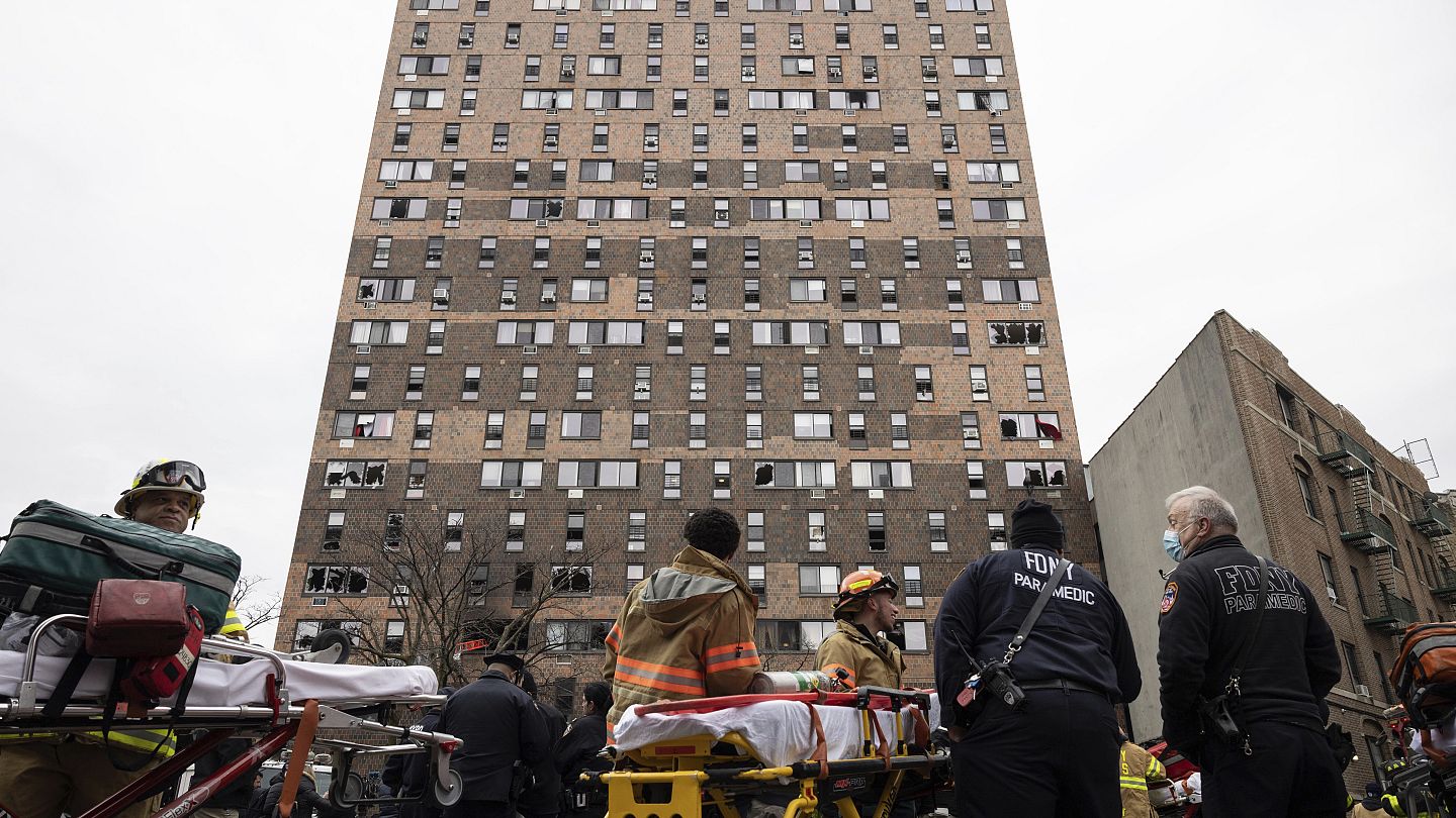 Devastador incendio en un edificio de El Bronx, en Nueva York, se teme que  haya muchos muertos | Euronews