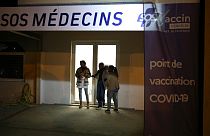 A l'entrée du centre de SOS Médecins, près d'Ajaccio, où se pratiquent des vaccins 24h/24 - le 08/01/2022