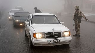 ایست بازرسی و کنترل خودروها در آلماتی شنبه ۸ ژانویه ۲۰۲۲