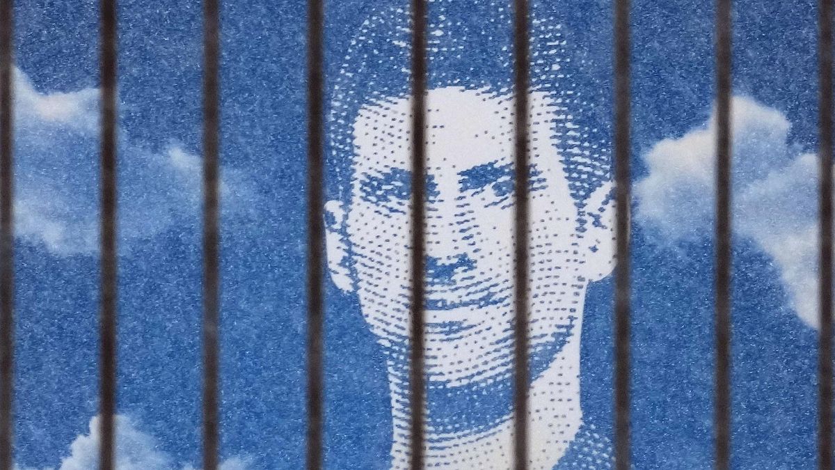 Una valla publicitaria con la imagen del tenista serbio Novak Djokovic en un edificio de Belgrado (Serbia). 
