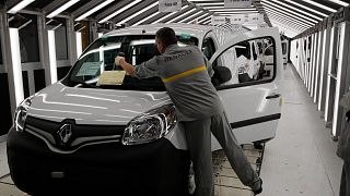 Renault otomobil fabrikası işçileri
