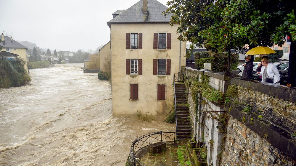 Inondations Spectaculaires Dans Le Sud Ouest De La France Euronews