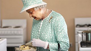 II. Erzsébet desszertet kóstol - archív felvétel 2011-ből