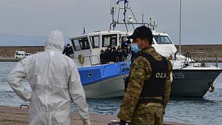 Yunanistan'ın Katakolo limanında mültecileri taşıyan bir bot, 3 Kasım 2020