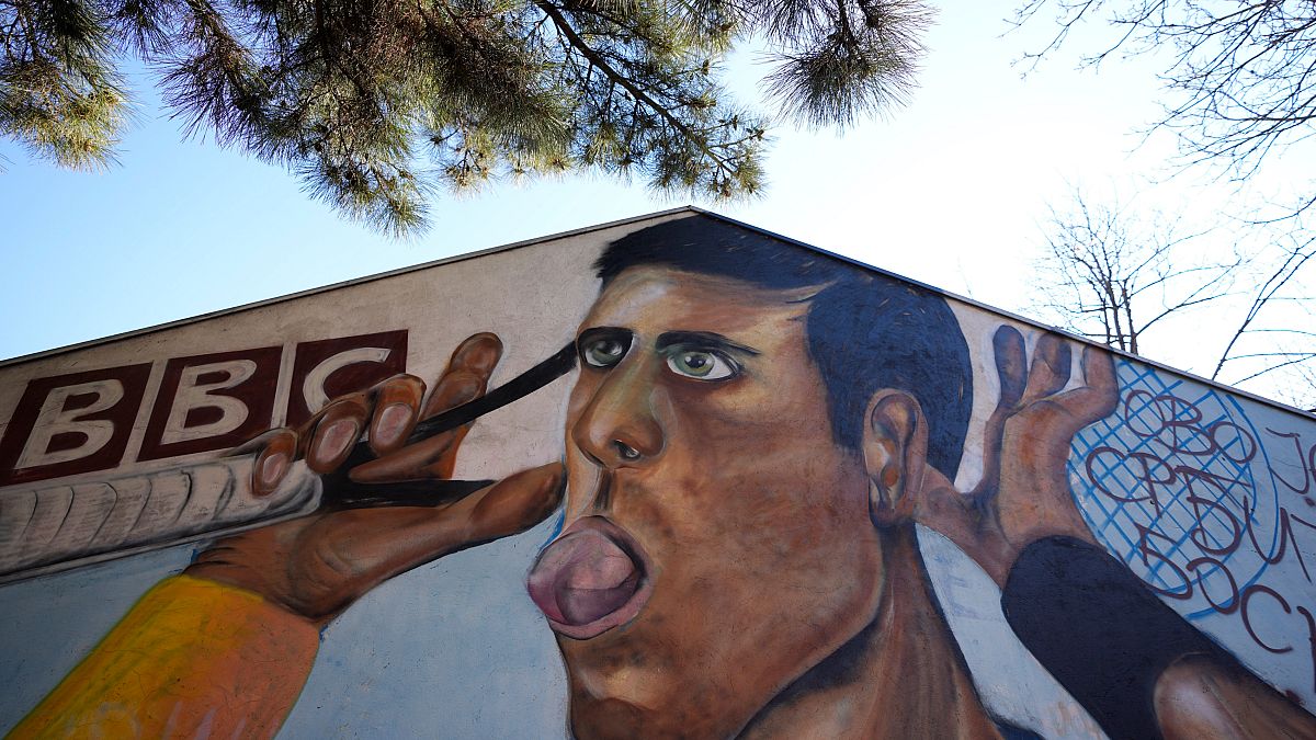 Egy Djokovicot ábrázoló falfestmény Belgrádban