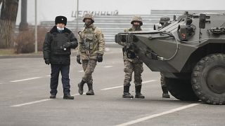 Soldaten in Almaty: Amtlichen Angaben nach hat sich die Lage im Land beruhigt