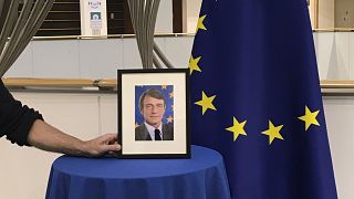 В Европарламенте выставлена книга соболезнований по случаю смерти председателя Давида Сассоли.
