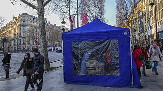 Tests anti-Covid-19 sur les Champs-Elysées à Paris