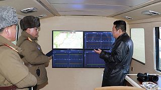 Kim Jong un beim Test einer Hyper-Schall-Rakete