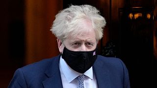 Le Premier ministre britannique Boris Johnson devant le 10 Downing Street, à Londres, le 12 janvier 2022