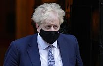 Boris Johnson, primer ministro del Reino Unido, saliendo de Downing Street, en Londres, el miércoles 12 de enero de 2022.