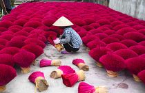 Во вьетнамской "столице благовоний" ремесленники готовятся к Новому году