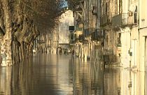 Французскому городу Ля-Реоль угрожает наводнение