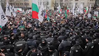 بدون تعليق: متظاهرون رافضون للتلقيح يشتبكون مع الشرطة في صوفيا
