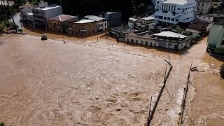 مقتل 24 شخصاً وإجلاء الآلاف من منازلهم بفعل الفيضانات في البرازيل