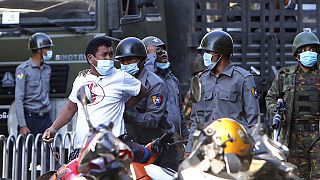 Manifestant pro-démocratie arrêté durant la répression par la junte après son coup d'Etat - Mandalay, le 15/02/2021