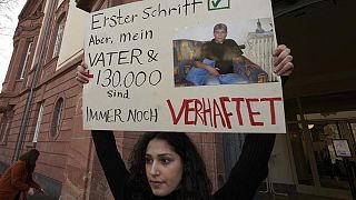 حضور مخالفان سوری بشار اسد، در مقابل دادگاه افسر پیشین سوری در آلمان