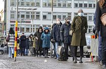 Schlangestehen fürs Impfen gegen Covid-19 in Stockholm