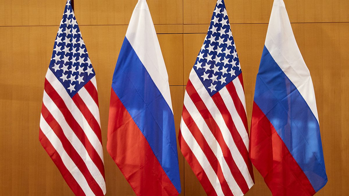 ABD ve Rusya milli bayrakları