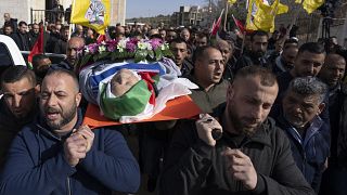 جنازة مسن فلسطيني وجد ميتا ومقيد اليدين بعد احتجازه من قبل الجيش الإسرائيلي