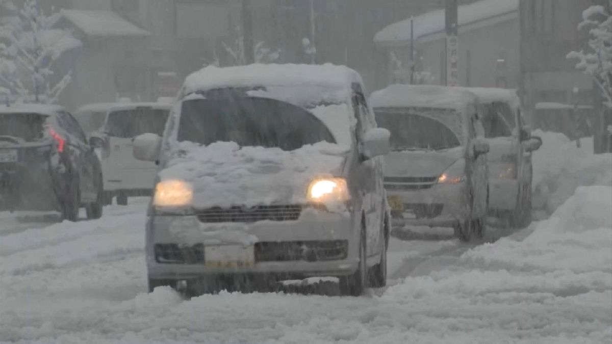عاصفة ثلجية تجتاح مناطق في اليابان. 