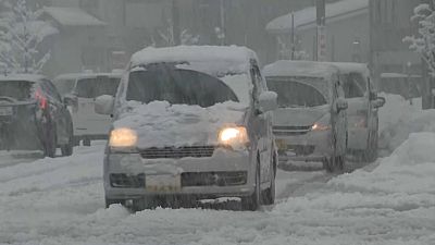 Heftiger Schneefall in Teilen Japans behinderte auch den Straßenverkehr