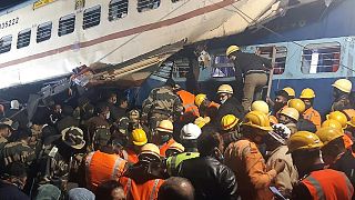 Eisenbahnwagen in Indien entgleist - Mindestens neun Tote