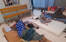 ناجون من غارة جوية شنتها القوات الحكومية الإثيوبية يتلقون العلاج في مستشفى شيري شول العام في بلدة ديديبت بالمنطقة الشمالية من تيجراي في الثامن من يناير كانون الثاني 2022.