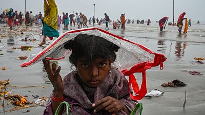 Rio Ganges palco de celebrações entre aumento de casos de Covid