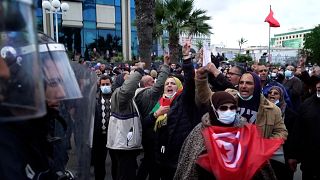Tunisians defy ban to protest against president