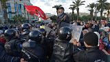 Tunus'ta 'Yasemin Devrimi'nin 11. yıl dönümünde göstericilere polis müdahalesi