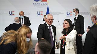 Josep Borrell parla ai giornalisti dopo la riunione informale di Brest, Francia
