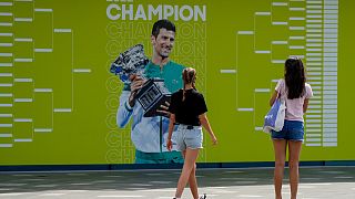 Plakatwand mit dem serbischen Titelverteidiger Novak Djokovic vor den Australian Open in Melbourne,