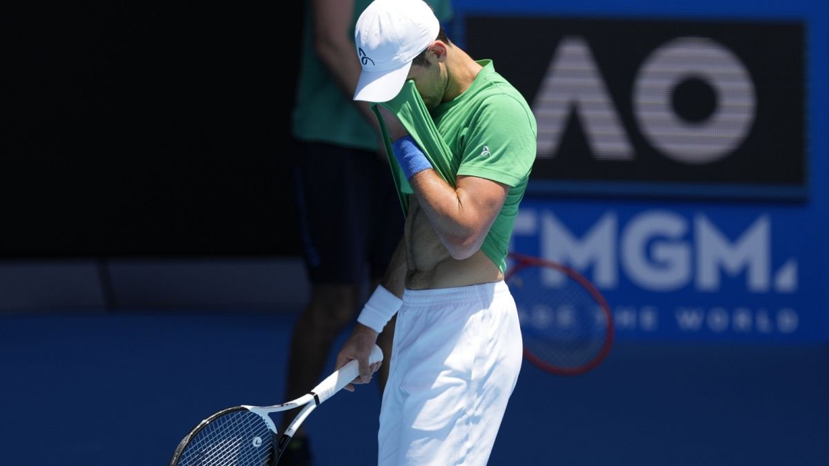 Novak Djokovic az ausztrál nemzetközi teniszbajnokságra készülve edz Melbourne-ben