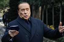 A volt olasz miniszterelnök, a Forza Italia párt vezetője nyilatkozik Rómában