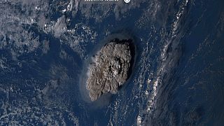 Komoly károkat okozott Tonga szigetén a szombati óceán alatti vulkánkitörés