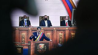 El presidente de Venezuela, Nicolás Maduro, pronuncia su discurso anual a la nación ante los legisladores en la Asamblea Nacional en Caracas, Venezuela, el sábado 15 de enero.