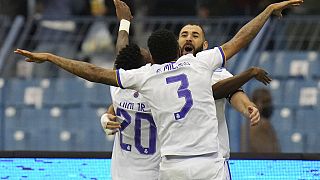 Karim Benzema und Real Madrid Mitspieler feiern in Saudi Arabien