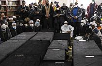 Funeral en el centro Cultural Islámico del Bronx por las 17 víctimas del incendio de un edificio. Nueva York, 16/1/2022