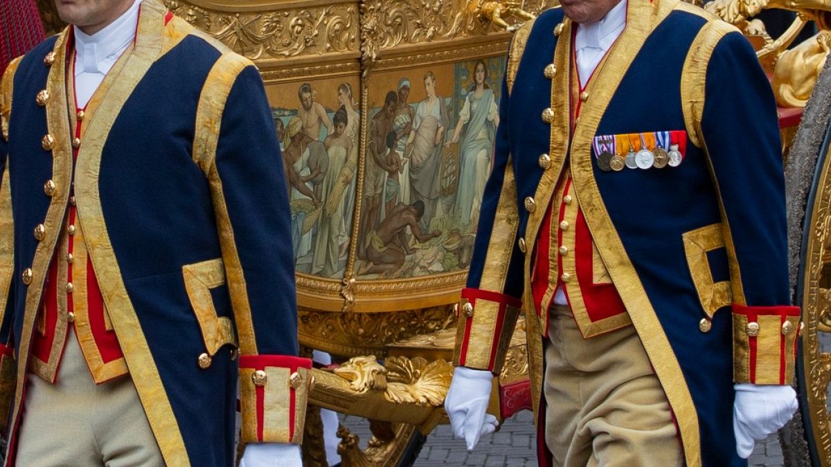König Willem-Alexander und Königin Maxima in der "Goldenen Kutsche" bei der Eröffnung des neuen parlamentarischen Jahres 2013 