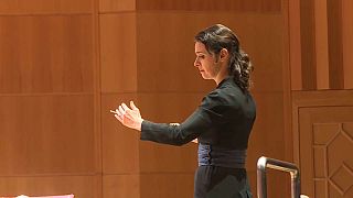 Oksana Lyniw, erste Generalmusikdirektorin einer Oper in Italien: "Kommt alle nach Bologna"