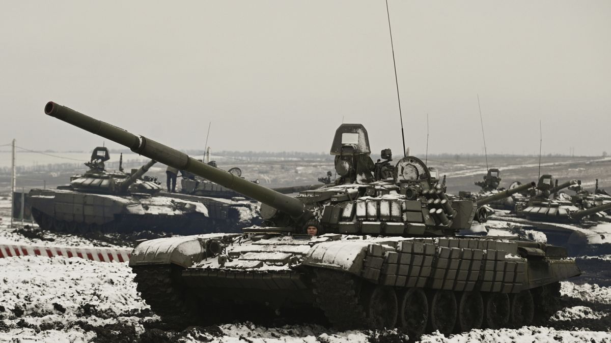 Orosz hadgyakorlat T-72-es tankokkal az ország déli részén, Rosztov térségében