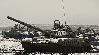 Orosz hadgyakorlat T-72-es tankokkal az ország déli részén, Rosztov térségében