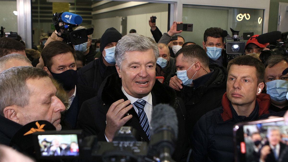 Eski Ukrayna Devlet Başkanı Petro Poroşenko ülkesine döndü