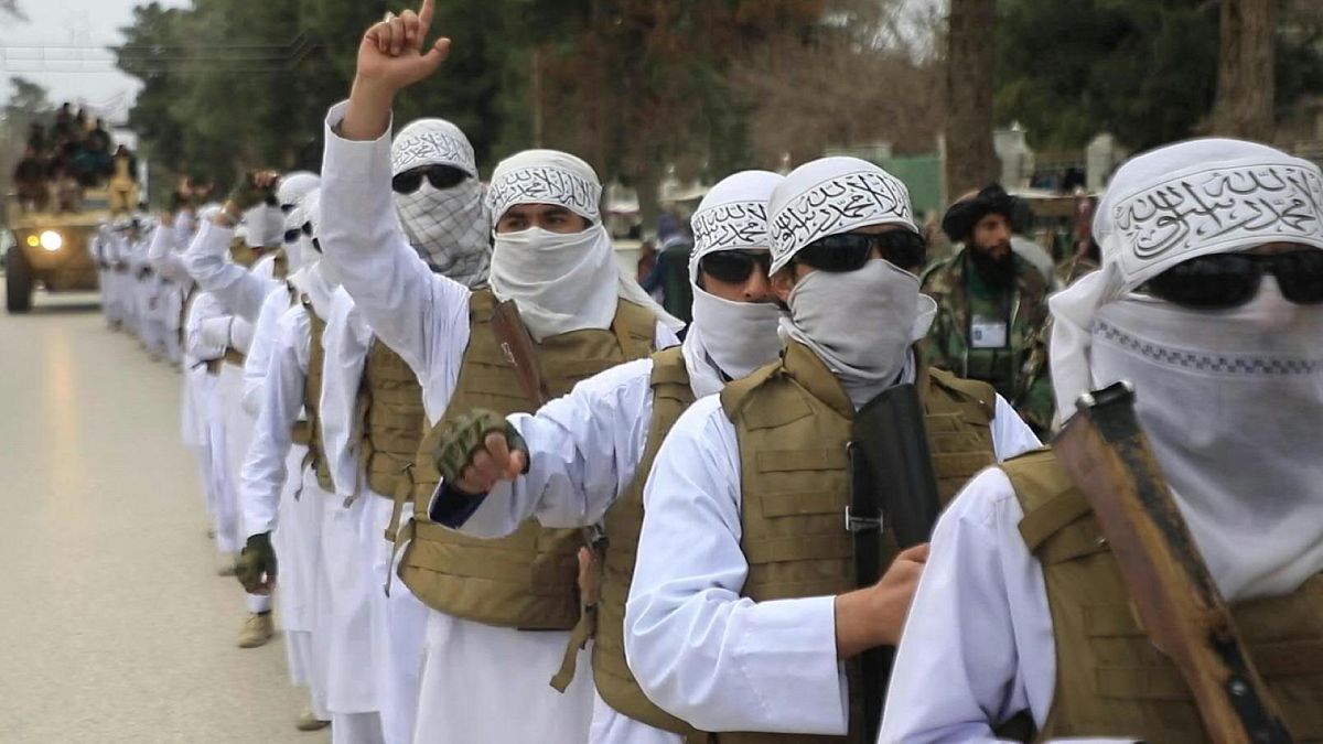 موكب عسكري لقوات طالبان في استعراض في شمال أفغانستان
