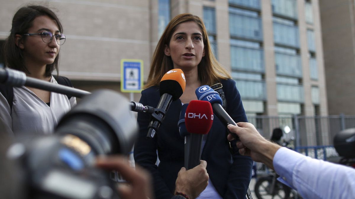 Die Journalistin Meşale Tolu erwartete im Vorfeld des Urteils einen Freispruch. Sie stand wegen "Mitgliedschaft in einer terroristischen Vereinigung" vor Gericht.