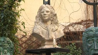 قرية فرنسية تحتفل بذكرى مرور 400 عام على ميلاد الشاعر والمسرحي الشهير موليير